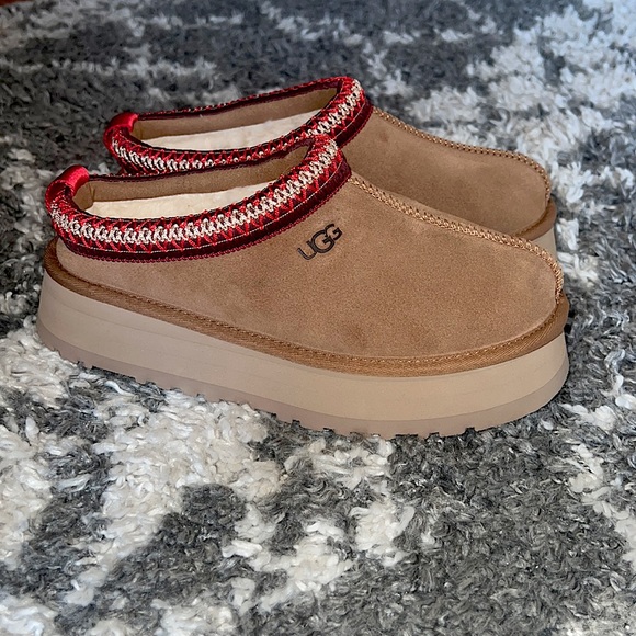 UGG TAZZ Slippers Size: 7 Color: Chestnut BRAND NEW - Picture 3 of 4